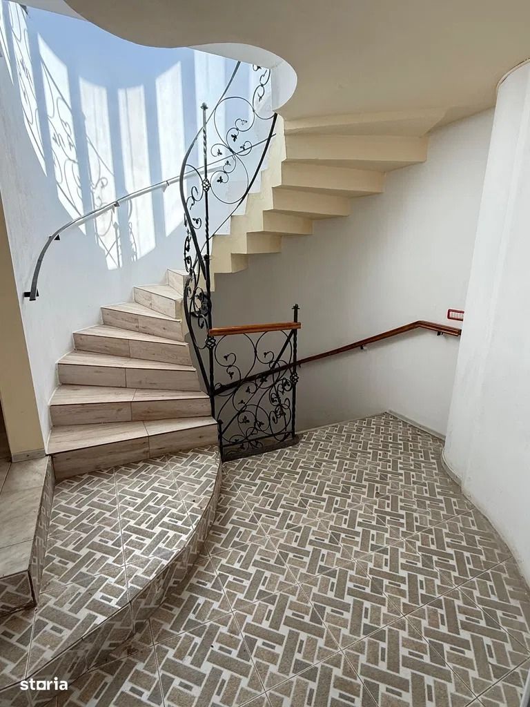 Imobil cu 8 camere, terasă de 60 mp, situat în centrul orașului - Poză 5