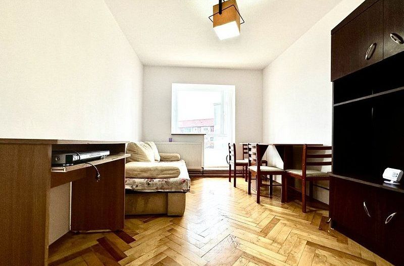 Apartament cu 3 camere de vânzare - Poză 4