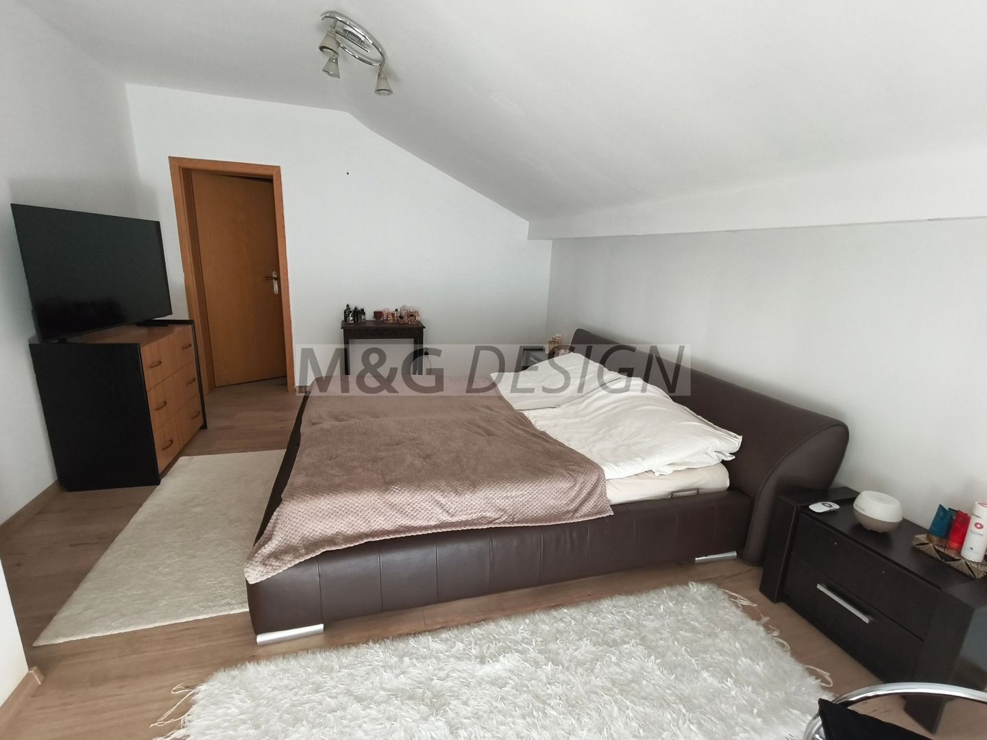 Casă individuală spațioasă cu garaj și curte generoasă – Ghiroda - Poză 23