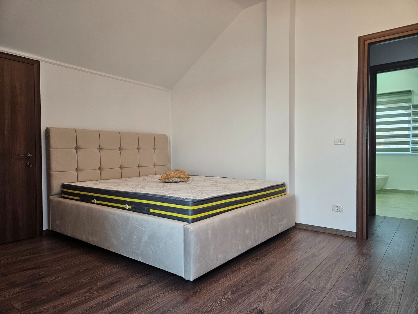 Casa de inchiriat cu  curte 500 metri Baneasa Aviatiei recent renovata - Poză 6