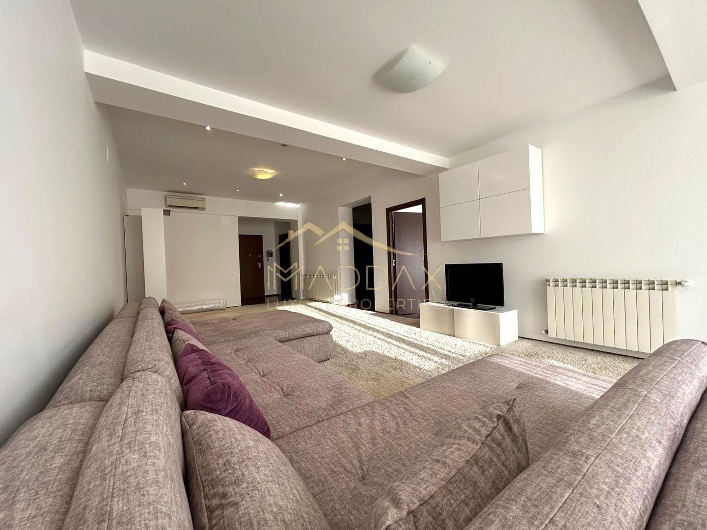 3 camere // 140mp // parcare si boxa // parc Herastrau // cartier Francez — fotografia 1