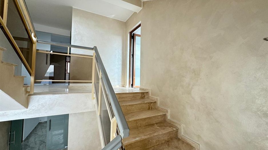 Spatii comerciale moderne de inchiriat, in cladire recent renovata - Poză 19