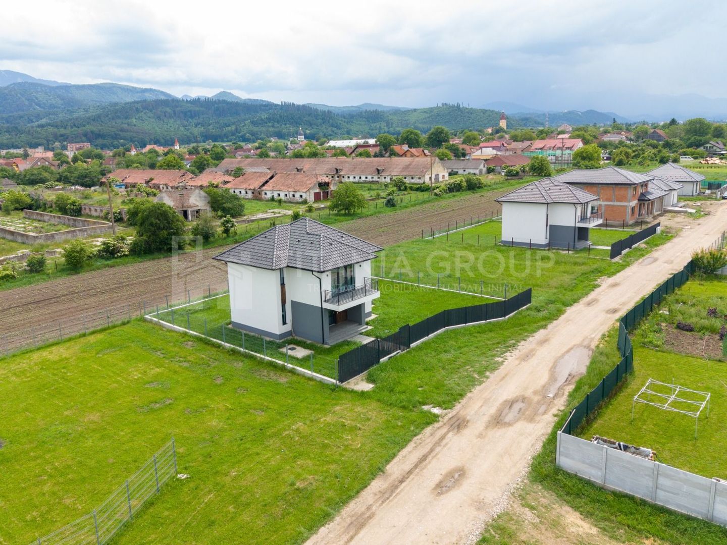 Casa individuala 4 camere, teren de 596 mp, partial mobilata, Cristian - Poză 17