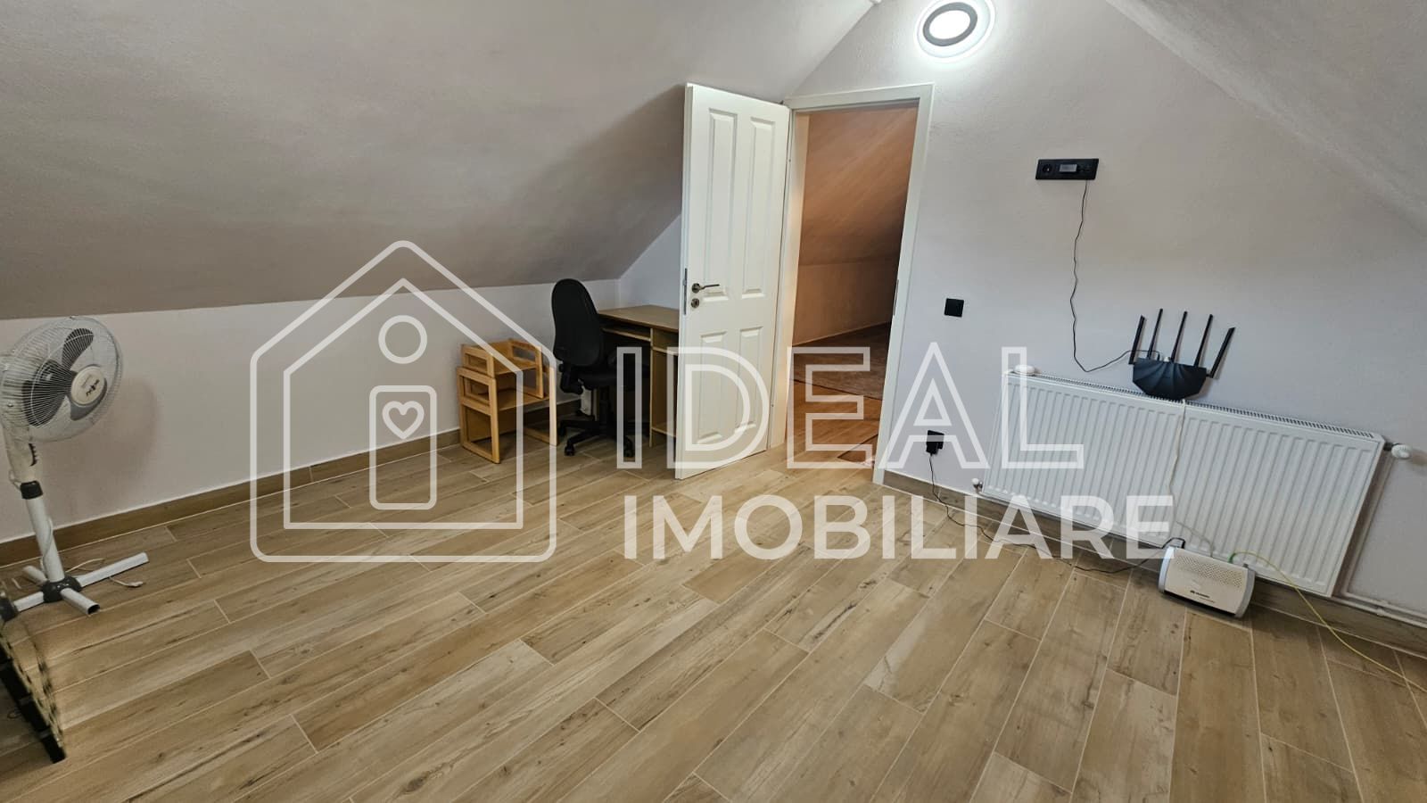Casa Individuala cu 4 camere, de inchiriat, zona Lupeni - Poză 12