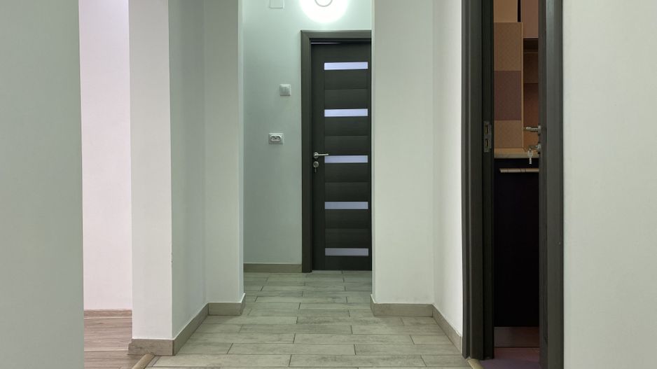 Etajul 1! VAnzare apartament cu 3 camere in Targoviste - micro 11 - Poză 10