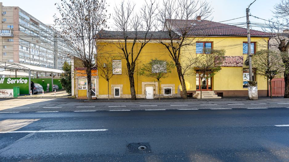 Spațiu generos în centrul Aradului. Ideal pentru birouri sau cabinete - Poză 3