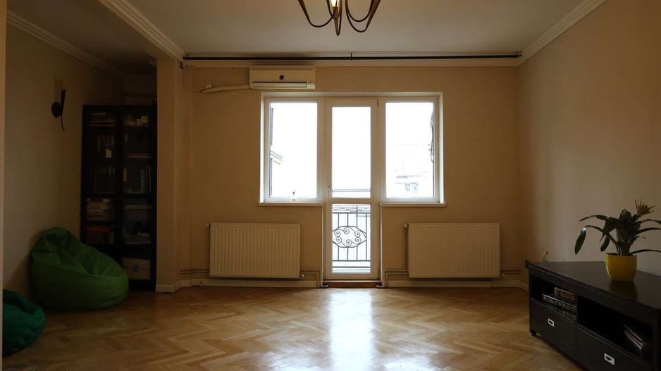 Apartament 3 camere 94 mp, Ultracentral, centrala proprie, bloc fără risc - Poză 2