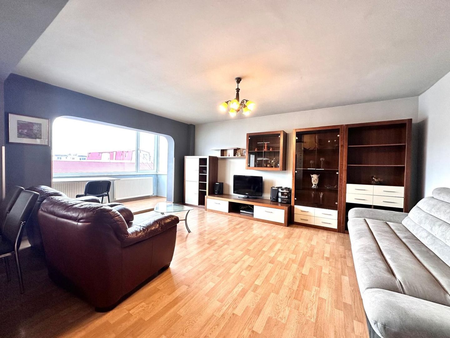Apartament spatios 4 camere + parcare, pretabil ptr ERASMUS - Poză 3
