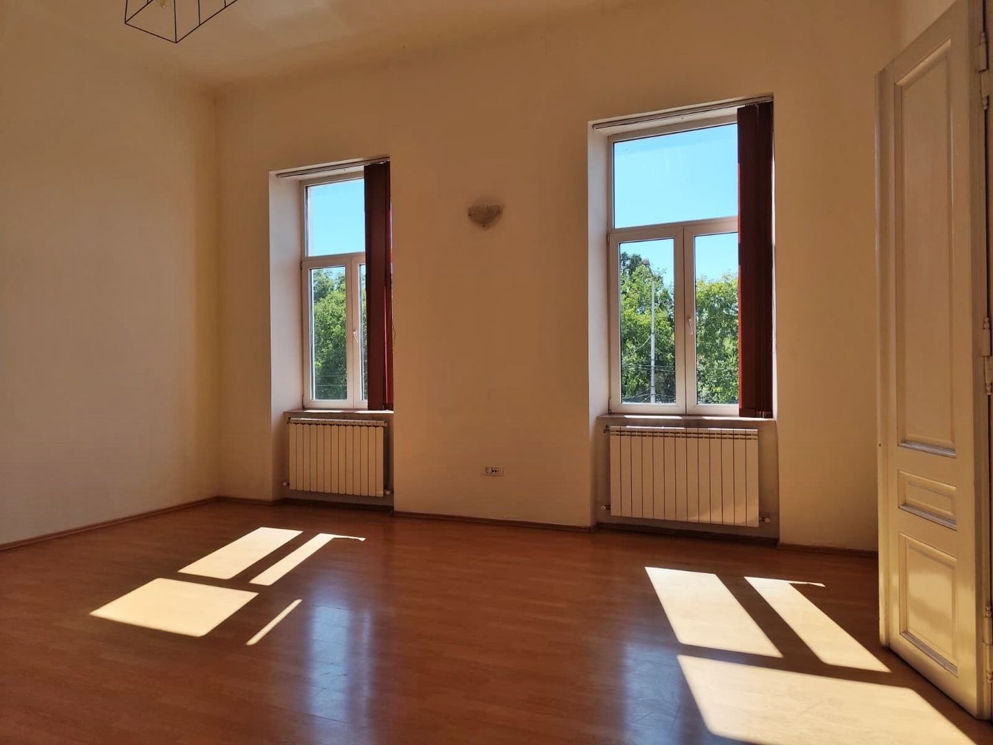 Apartament de vanzare situat ultracentral, langa Lic. E. Gojdu, Oradea - Poză 2