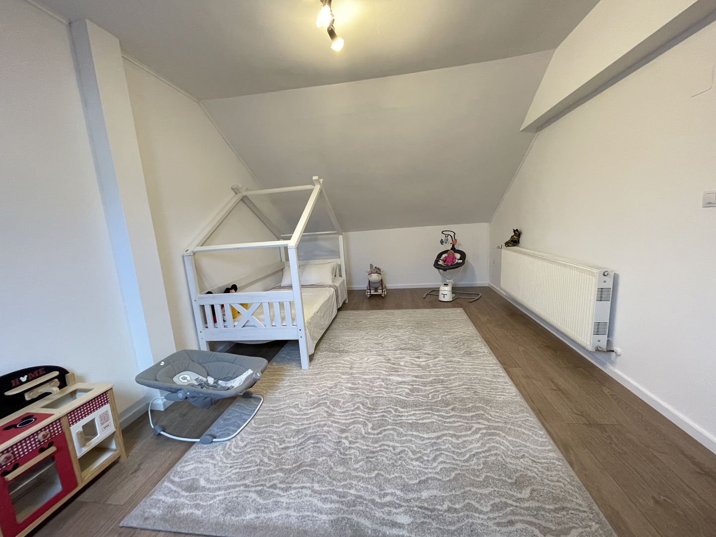 Casa spatioasa cu spatiu de relaxare-zona Blascovici - Poză 15