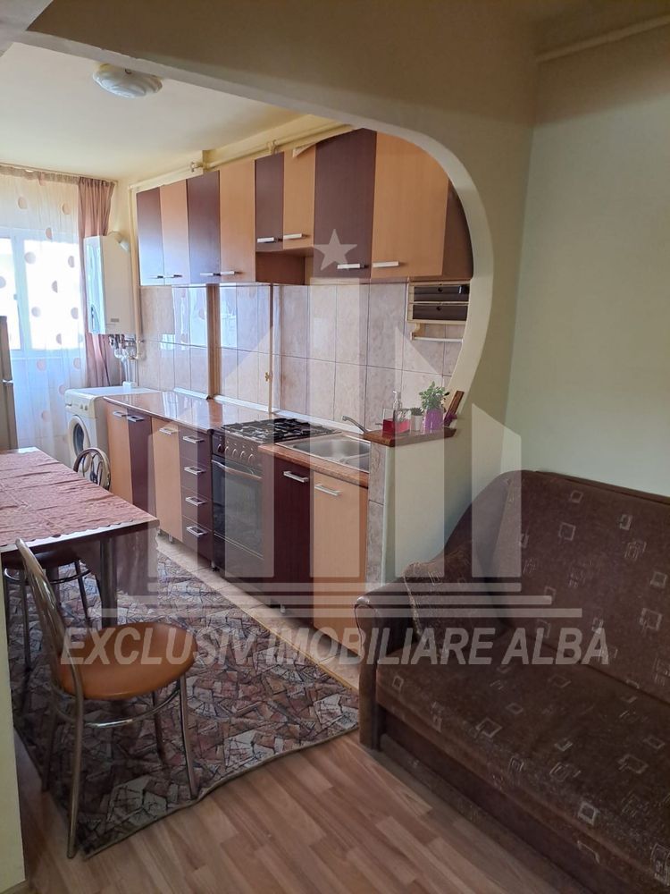 Garsoniera decomandata, etaj intermediar, Industriala - Poză 1