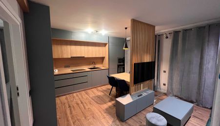 Dau in chirie 2 camere - lux - loc de parcare inclus