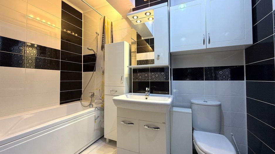 UNIC Apartament 4 camere cu curte proprie de 70 mp și parcare | Aviației - Poză 13