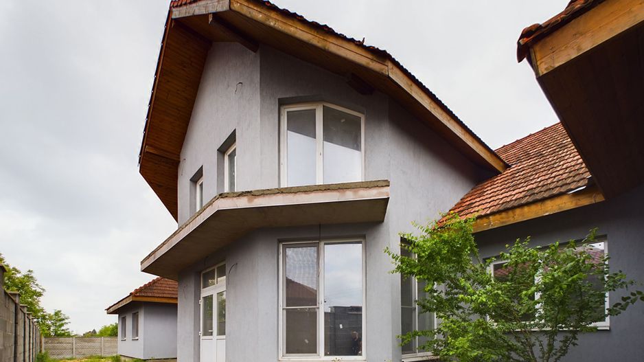 Casă cu destinații multiple în Gai - Poză 1