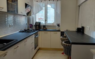 Apartament 4 camere, decomandat, etaj 3/4 - IC Frimu - Poză 1