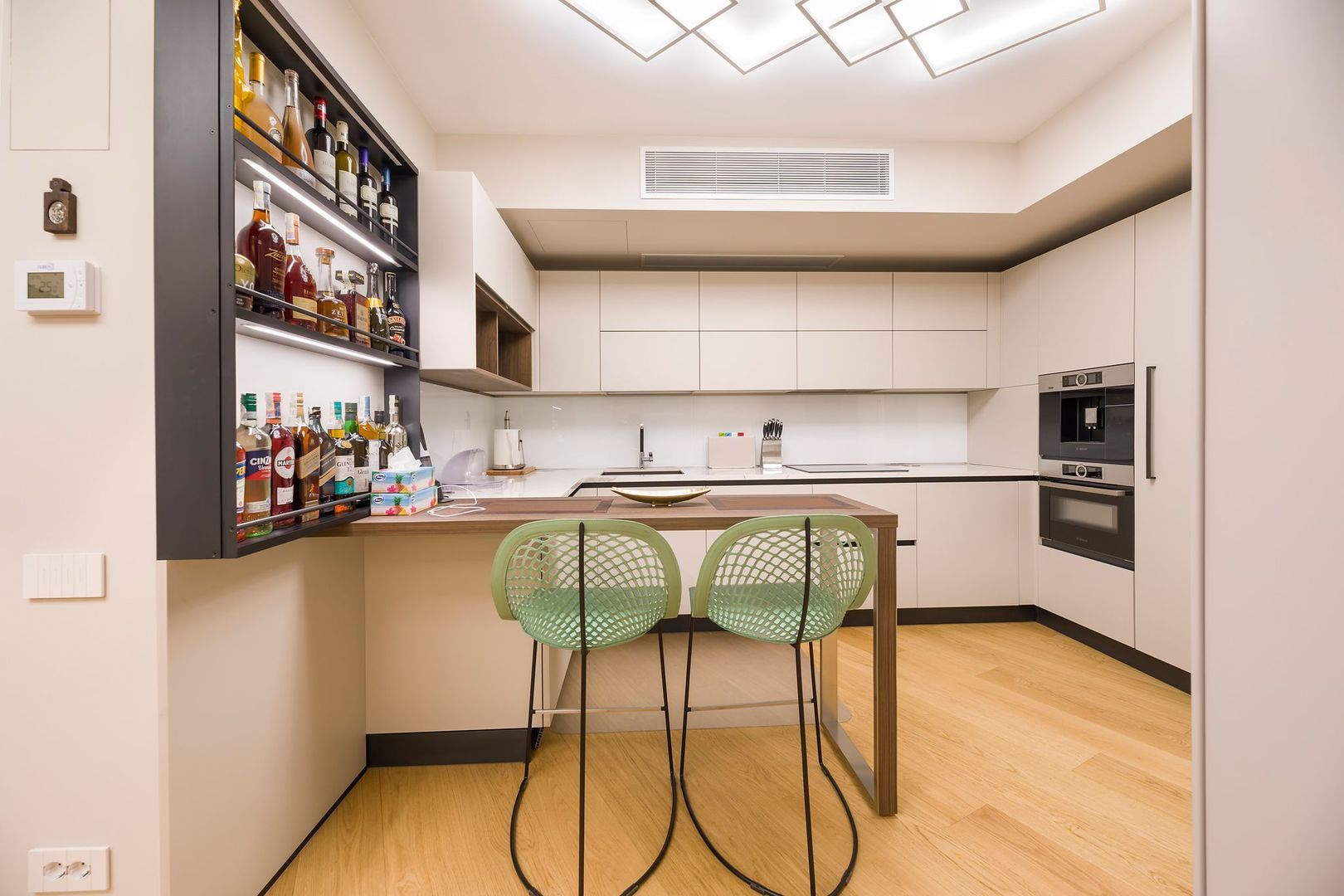 Apartament deosebit 4 camere complet mobilat si loc de parcare inclus - Poză 5