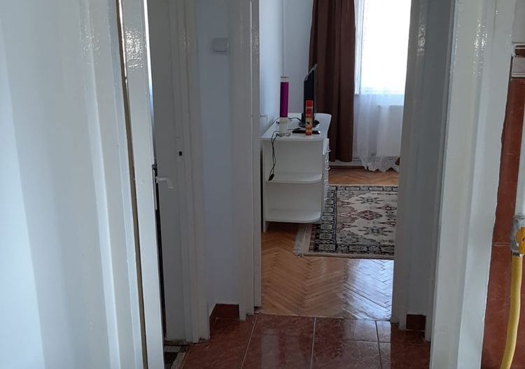Vand apartament 2 camere - Poză 4