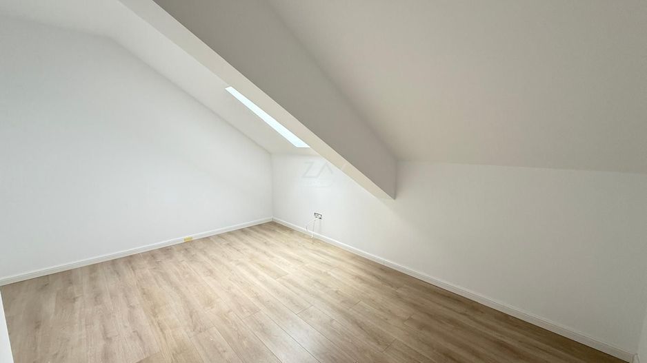 Terasa 20 mp. 2 bai. Lift. Loc de parcare. - Poză 10