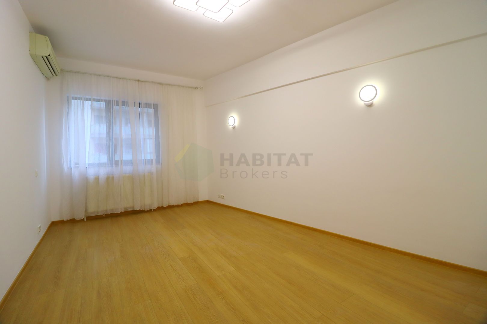 Proaspat igienizat, spatios, parcare subterană - Poză 13