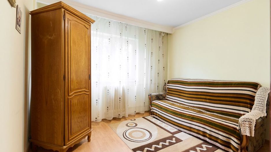 Apartament decomandat  4 camere -  etaj intermediar - Cartier Nord - Poză 2