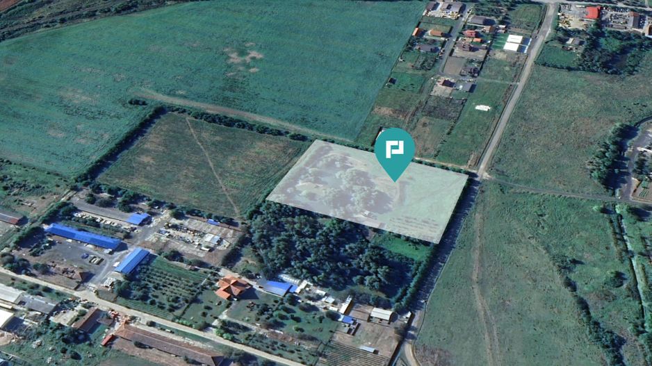 Teren intravilan cu baltă de pescuit - Poză 1