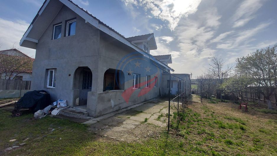 Casa in Predesti - Poză 2