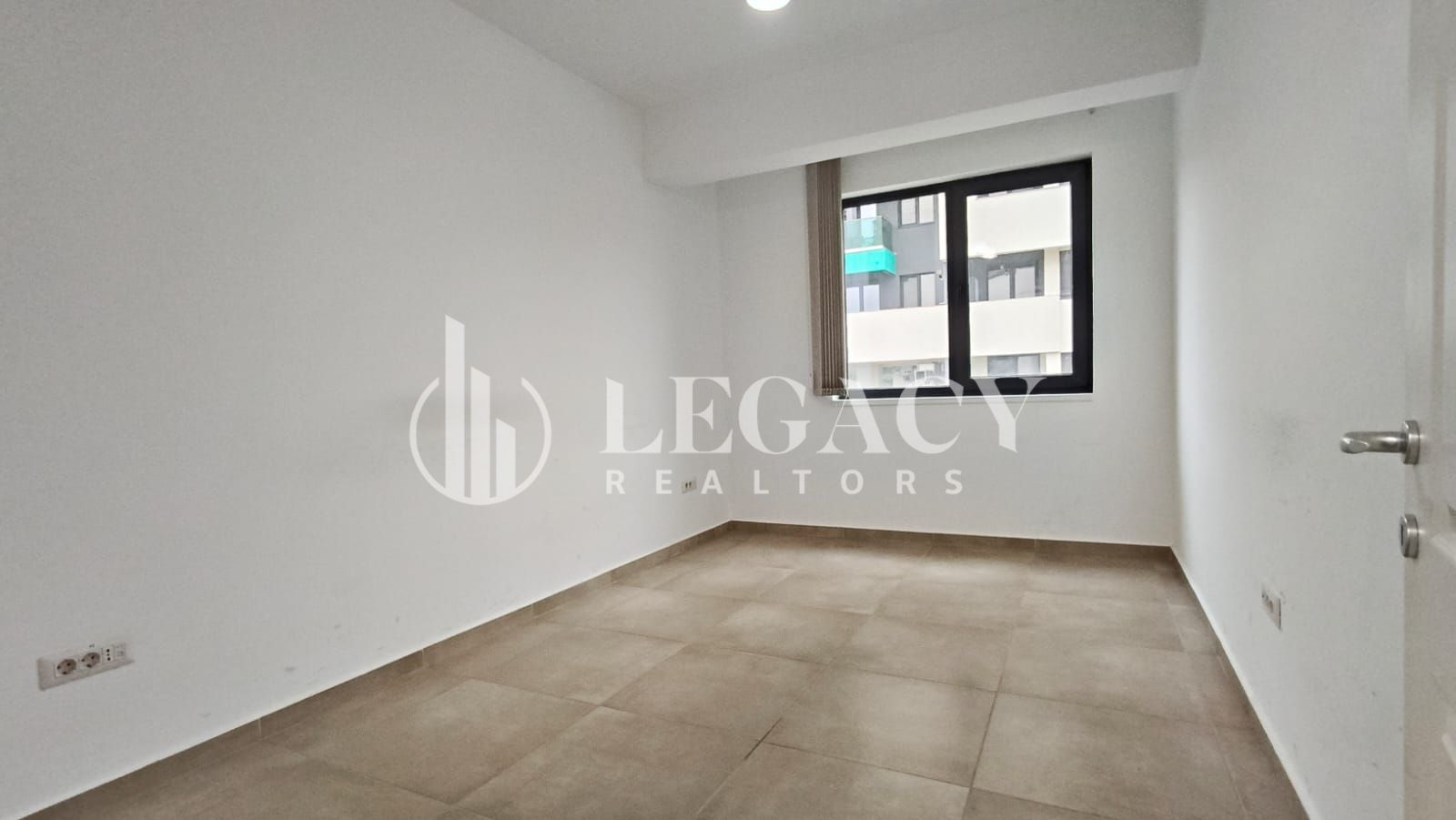 Spatiu birou modern cu 2 locuri de parcare in Grand Beetle Pacurari - Poză 12