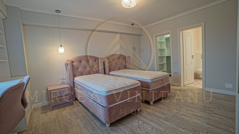 Delfinariu/B-dul. Mamaia - Apartament cu 3 camere într-un bloc finalizat în 2009 - Poză 9
