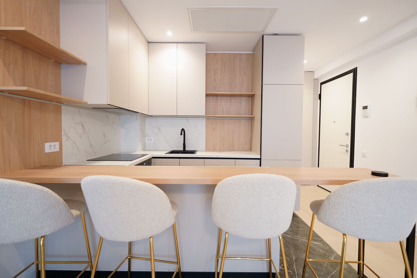 3 Camere + Parcare, Curte 75mp, One Lake Club - Poză 9