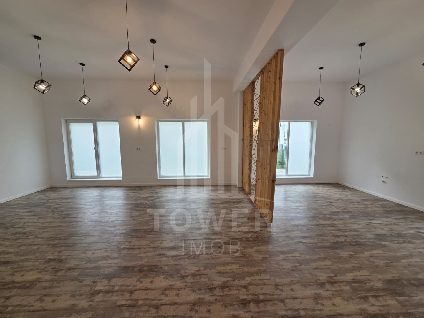 Spațiu de birou cu terasa de 80 mp de vânzare în Șelimbăr . - Poză 4