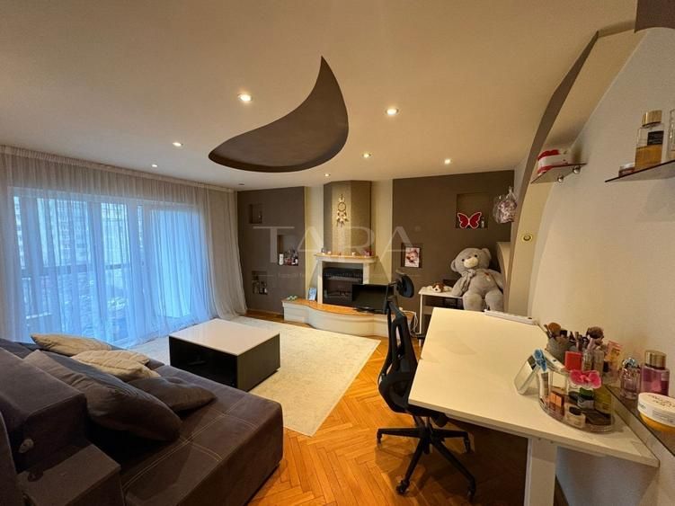 Apartament cu 3 camere, mobilat modern, 2 balcoane și parcare. - Poză 2