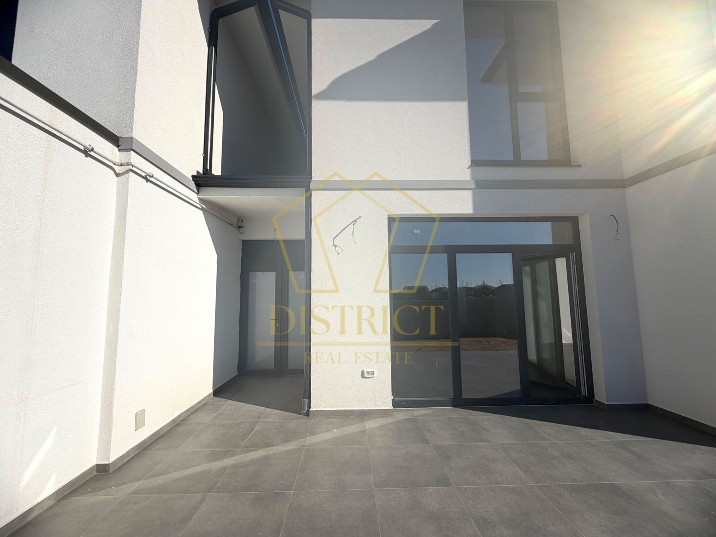 Duplex superb cu 5 camere despărțit prin camera tehnica I Mosnita Noua - Poză 15