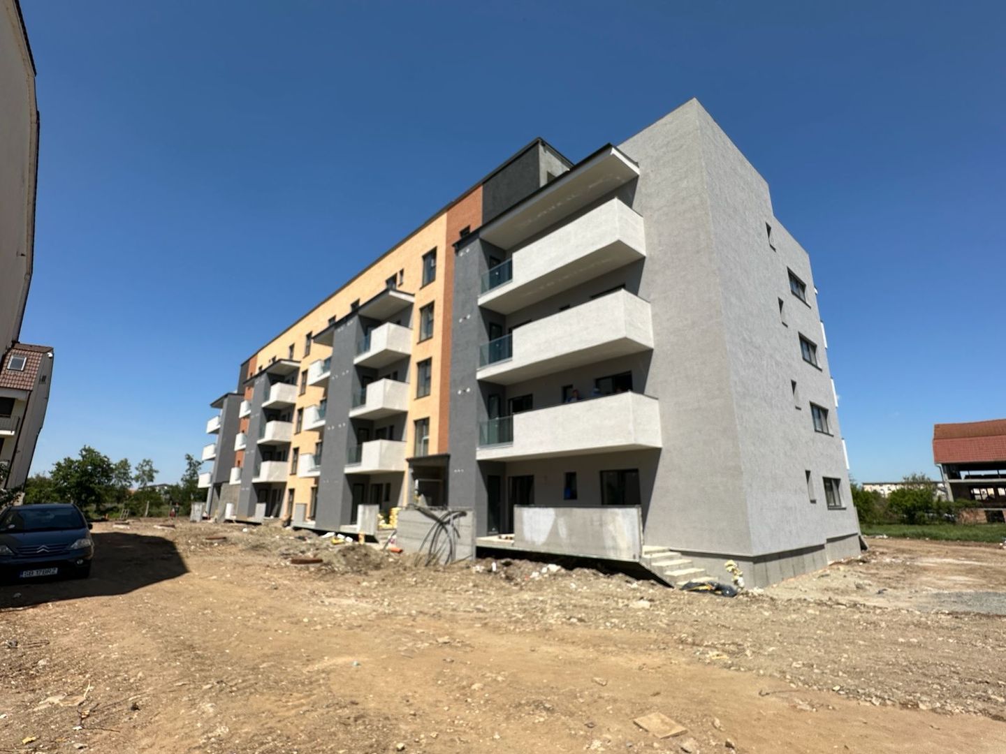 Perfect pentru investitie , apartament langa lac! - Poză 2