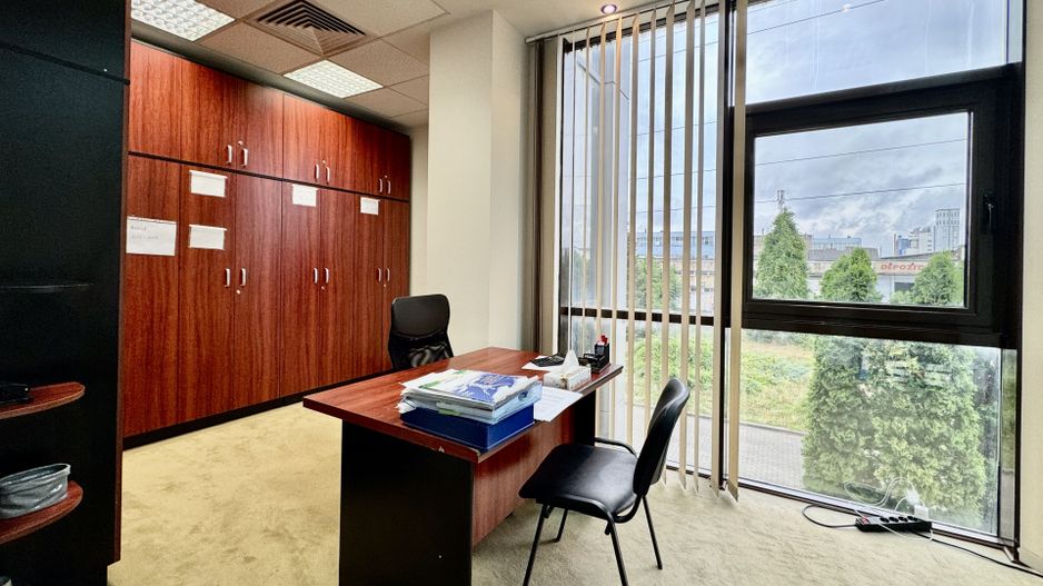 Spațiu pentru birouri langa Funshop Buziașului - Poză 22