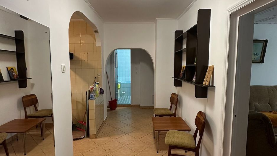 Apartament incapator cu trei camere, zona Vatra Luminoasa - Poză 3