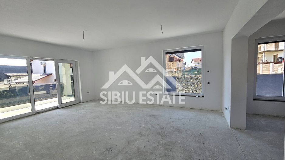 Casa Sibiu, intrare Selimbar, garaj, pivnita, curte mare - Poză 5