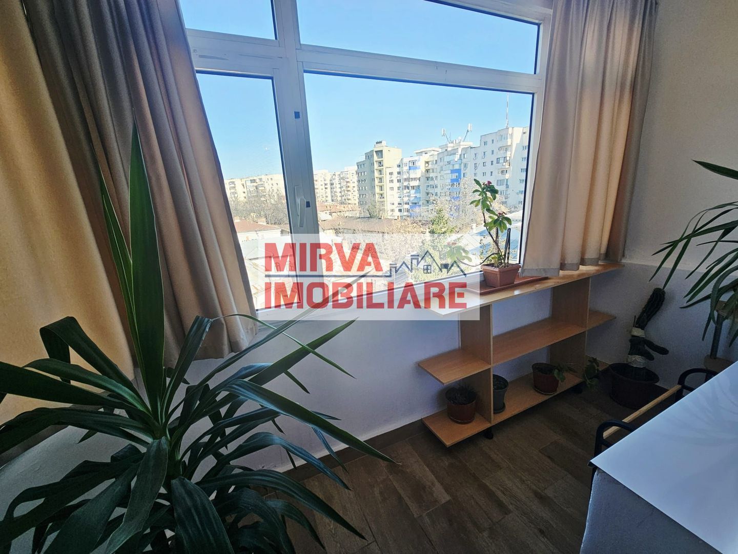 Apartament 2 camere Ultracentral, mobilat, utilat, decomandat - Poză 3