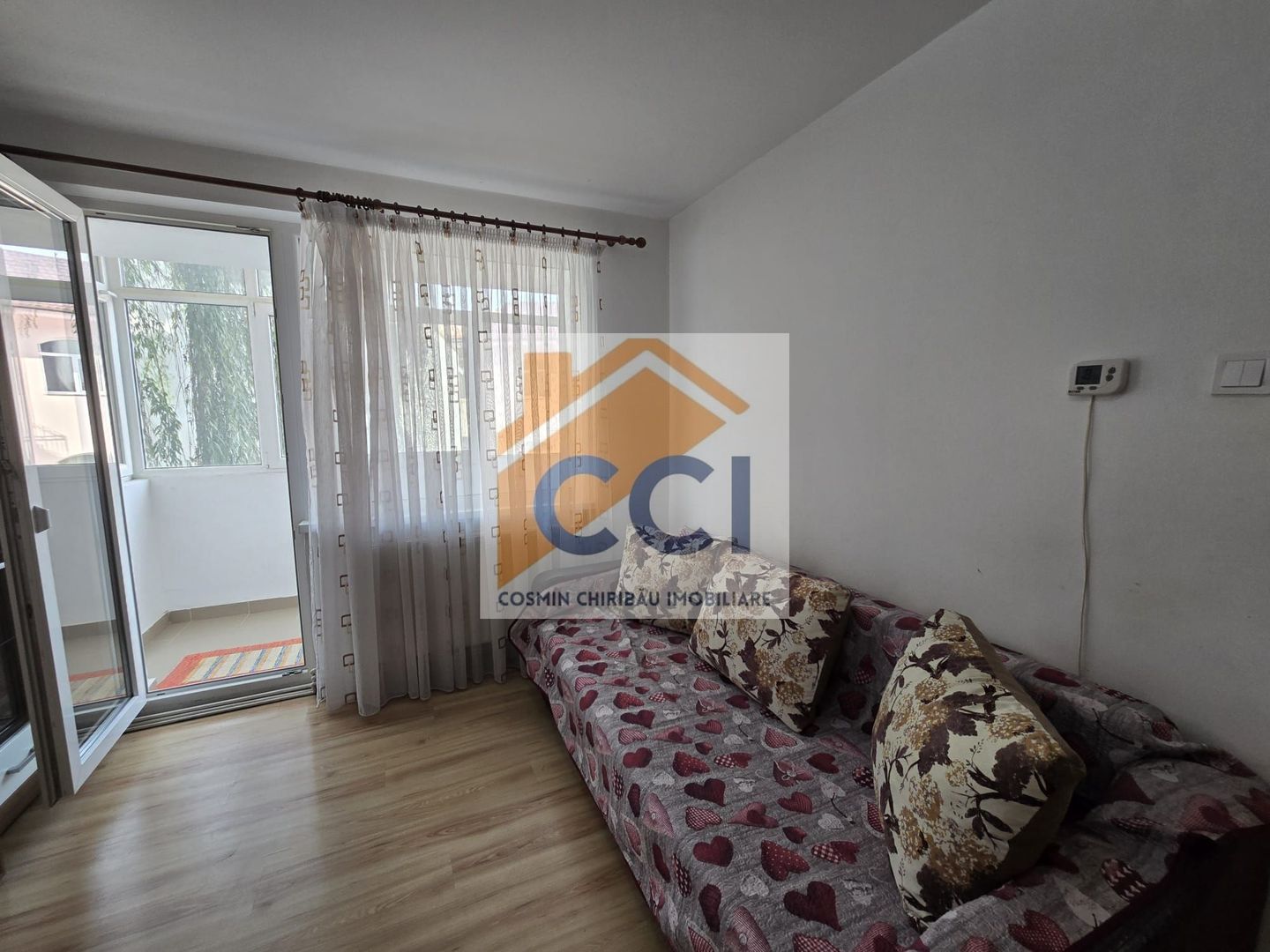 DE VÂNZARE - Apartament cu 2 camere în Bacău - Etaj 1 - Poză 3