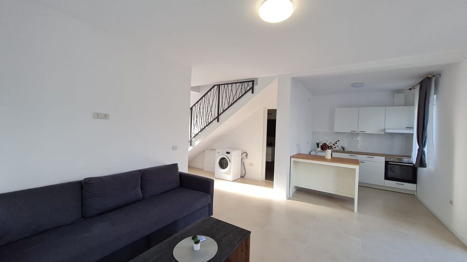 Duplex in Dumbravita cu camera pe parter - Poză 1