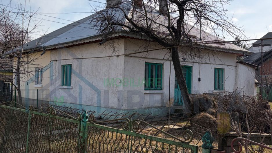 Vând casă zona centrală Pașcani - Poză 1