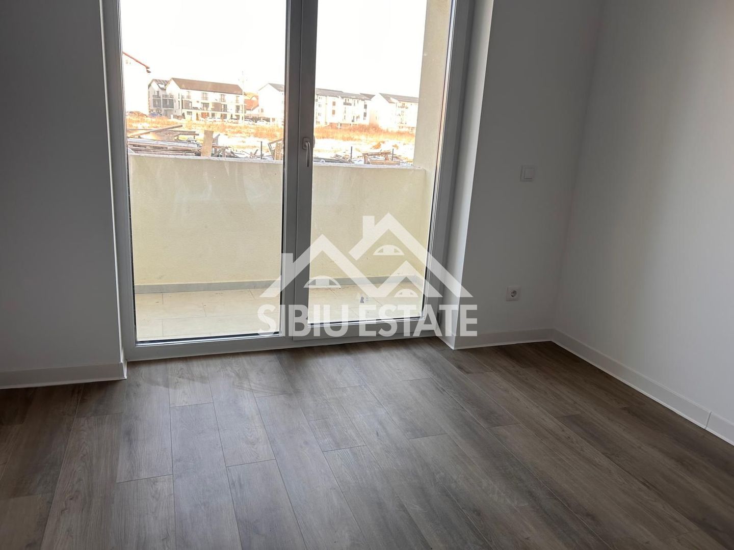 Garsoniera 41 mp, balcon bucatarie separata , intabulata zona Brana - Poză 20