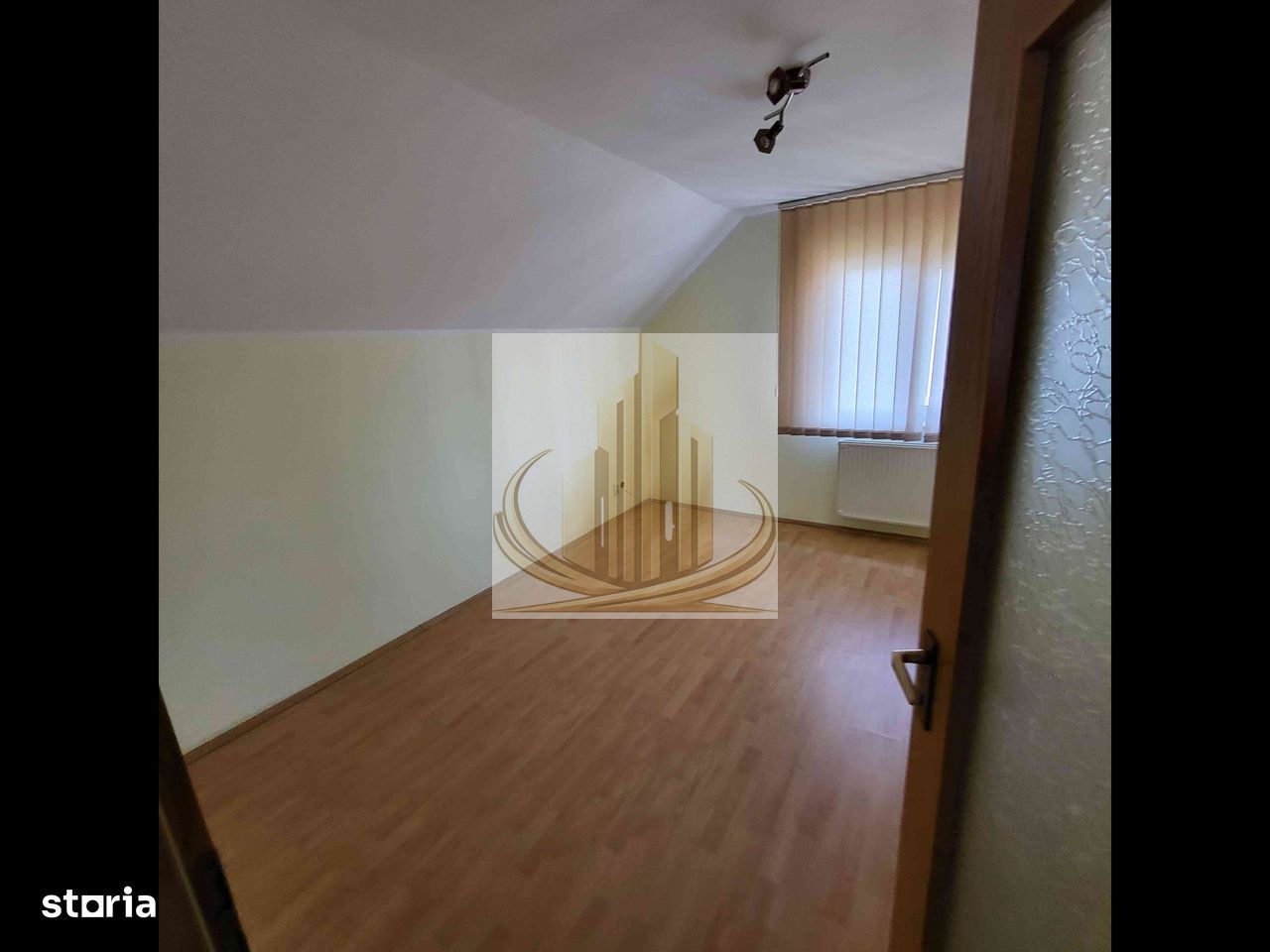 Casă spațioasă, versatilă – ideală pentru firmă sau locuință - Poză 3