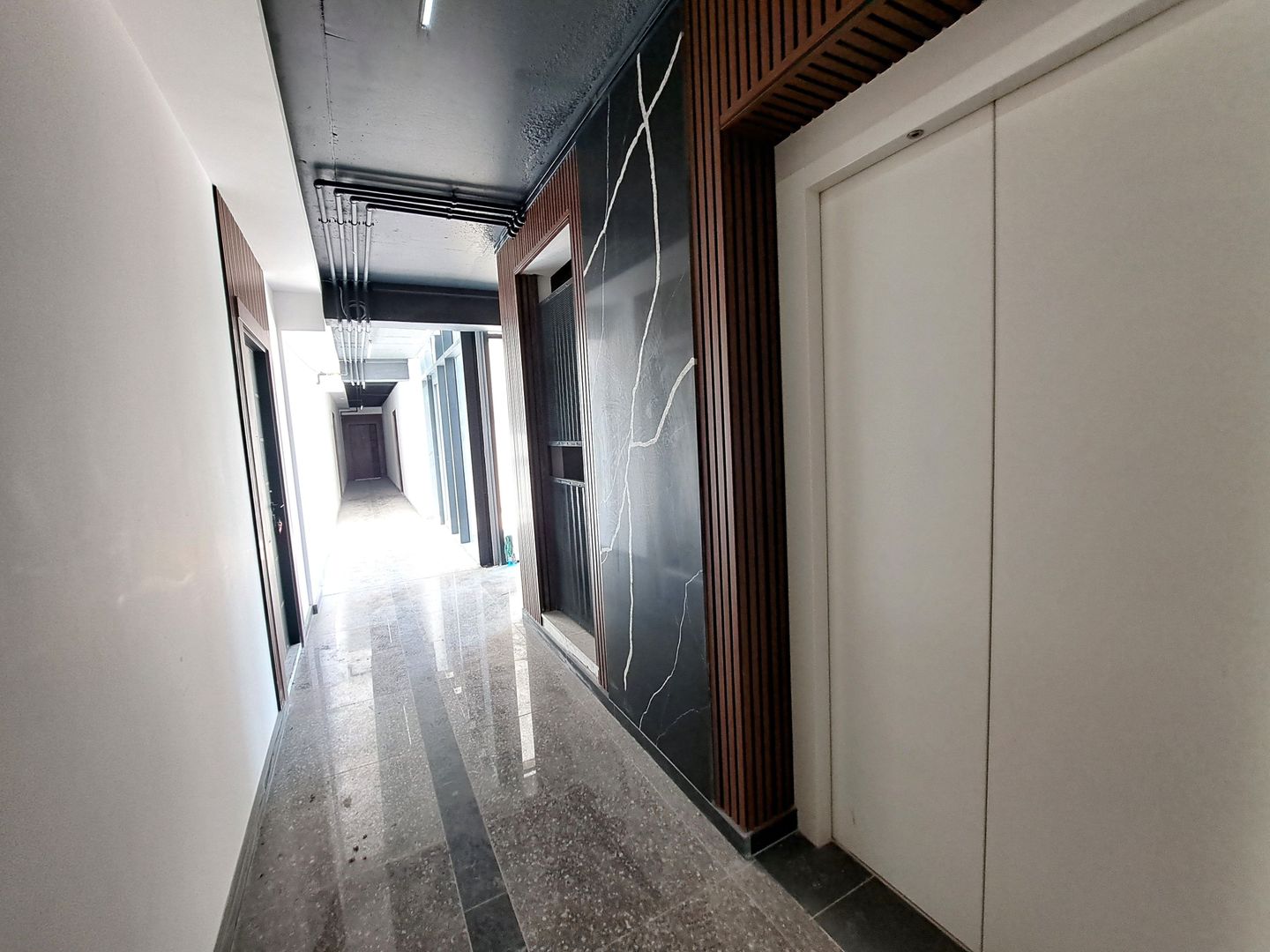 Apartament 3 camere, garaj si boxa - Sibiu central - Poză 3