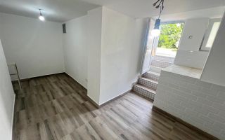 Apartament  deosebit amenajat LUX  boxa curte acces auto CENTRAL - Poză 5