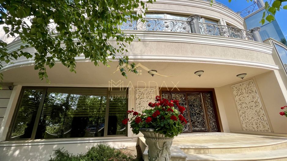 Impressive Villa *1500 SQM usable* 2613 SQM land / Open to the lake - Poză 5