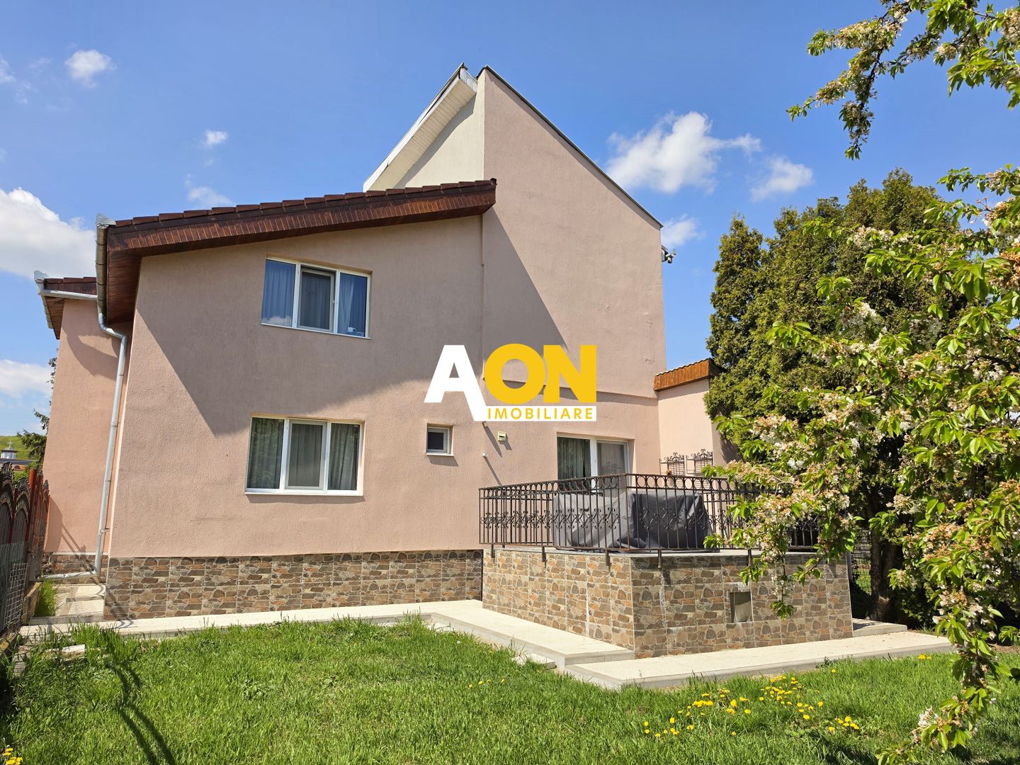 1/2 Duplex mobilat, utilat, 3 camere, 323 mp teren, Cetate, zona Schit - Poză 1