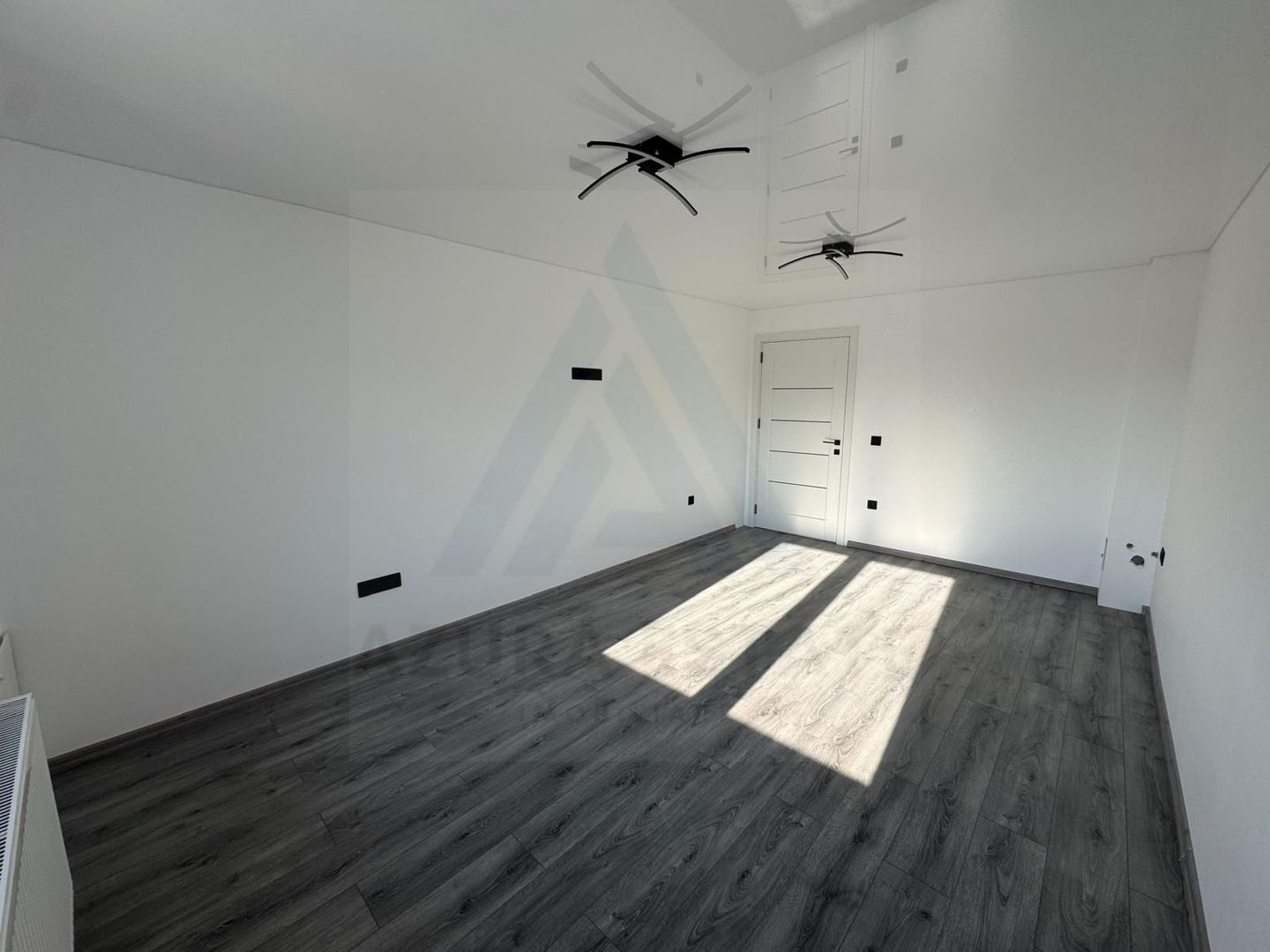 Casa moderna constructie noua 195 mp utili si 100 mp curte Sura Mare - Poză 14