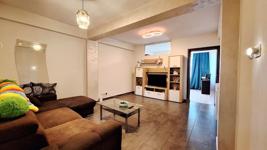 Apartament cu 2 camere de vânzare în zona Aparatorii Patriei - Poză 1