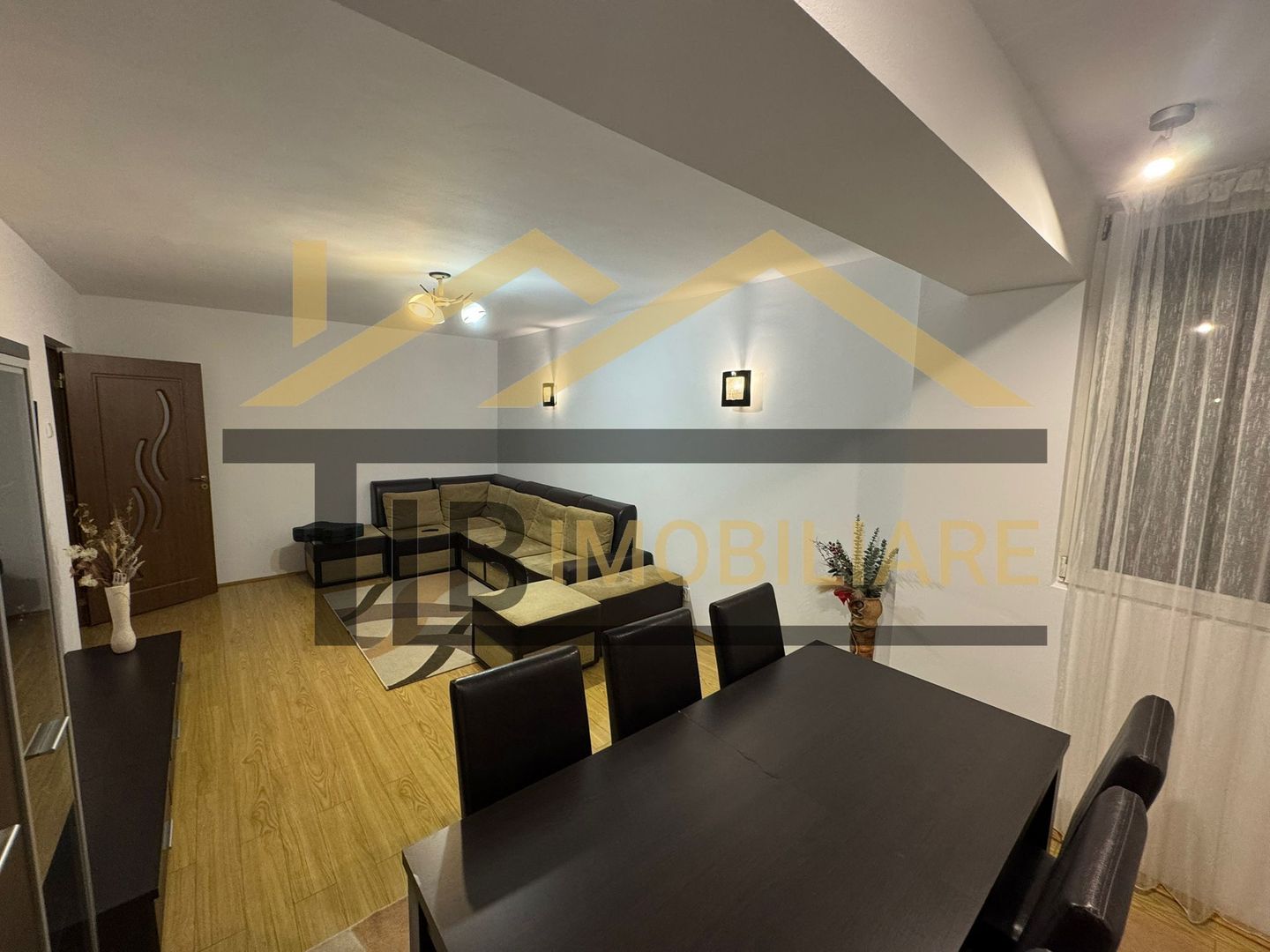 Apartament de 3 camere, 74mp, decomandat, Zona Fortuna - Poză 2