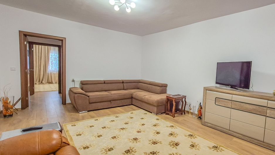 Apartament Spațios de 2 Camere | Zona Răcădău | 2 Băi | Loc de Parcare - Poză 2